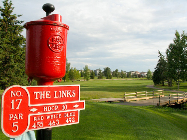 hole 17 marker at The Links at Spruce Grove with bridge in the background